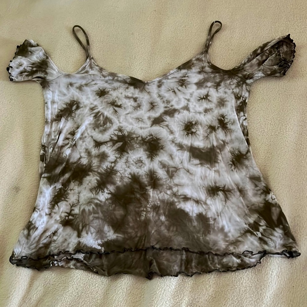 ‘Soft and sexy’ American Eagle Tie Dye Shirt